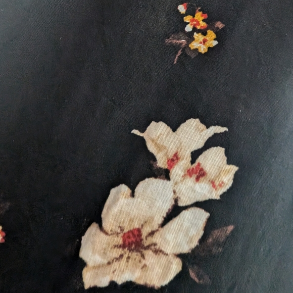 Black romper with flowers - Picture 2 of 5